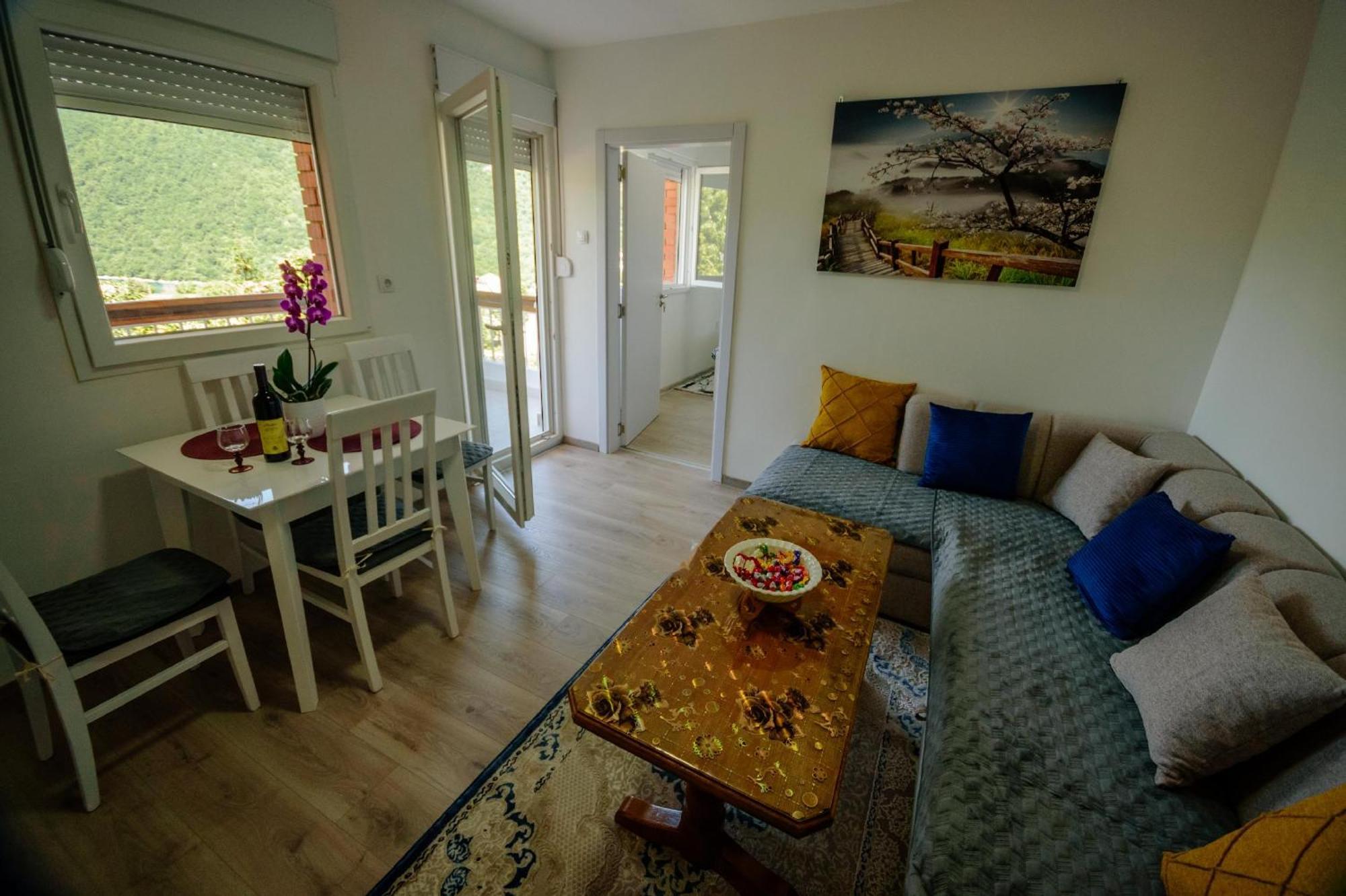 Panorama Apartment *
